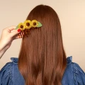 coucou-suzette-accessoire-accessory-cadeau-gift-tendance-mode-trendy-fashion-anniversaire-10-ans-peigne-comb-acetate-fleurs-flower-tournesol-sunflower-jaune-yellow-porte_1.jpg.webp