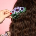 coucou-suzette-accessoire-accessory-cadeau-gift-tendance-mode-trendy-fashion-anniversaire-10-ans-peigne-comb-acetate-fleurs-flower-pensee-pansy-violet-purple-porte.jpg.webp